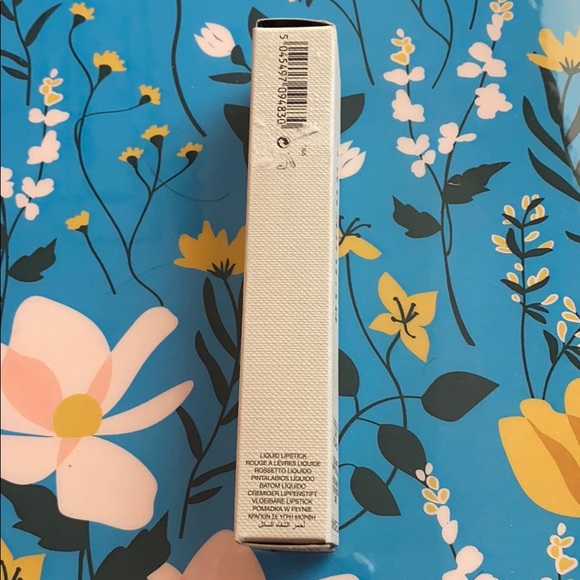 Burberry Liquid Lip Velvet NWT Regiment Red No. 37 - Picture 6 of 12